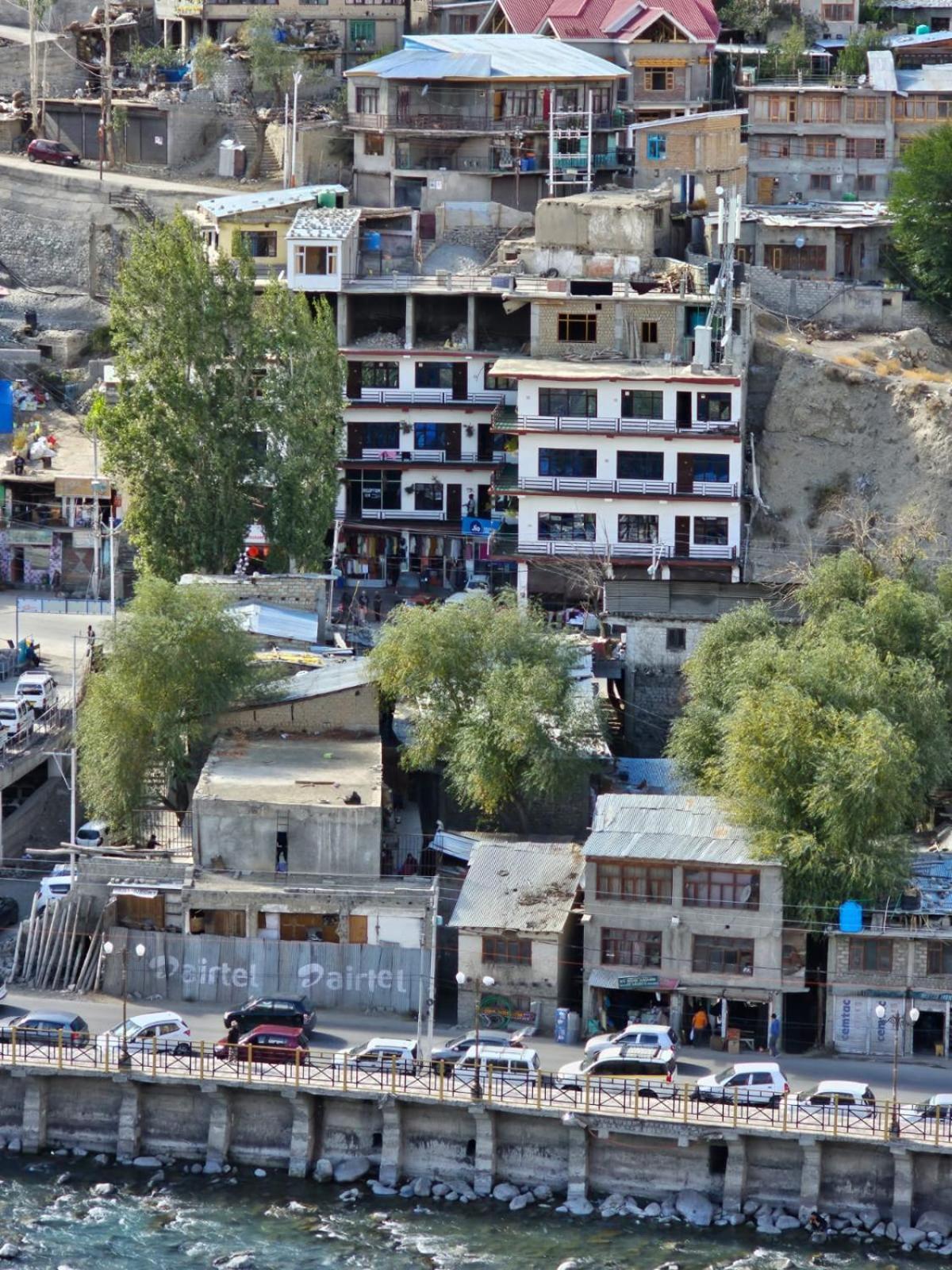 Hotel Afzal And Restaurant Kargil Dış mekan fotoğraf